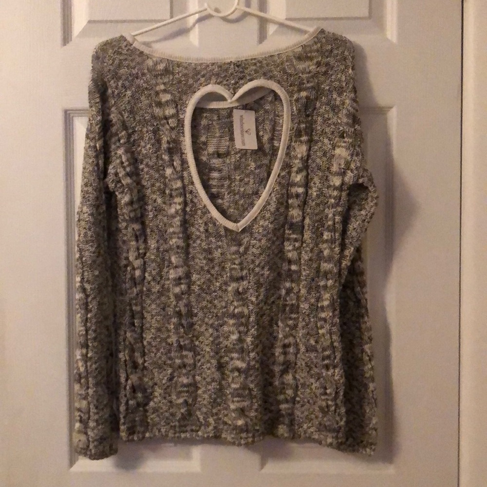 Heart shape open back sweater - Picture 3 of 5